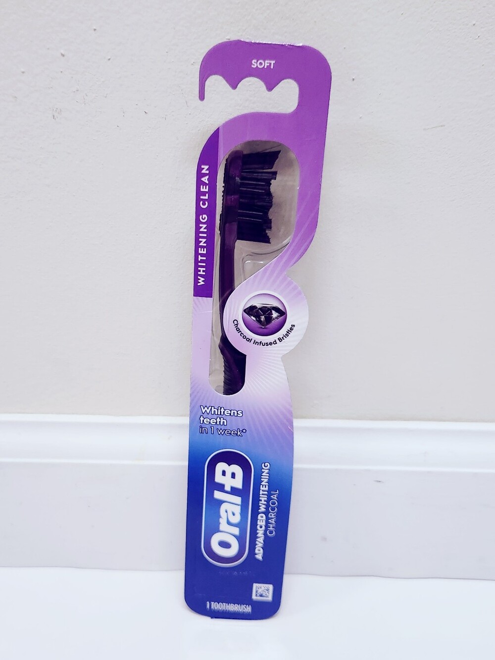 🍭7/$15 Oral-B Charcoal Whitening Toothbrush Soft Bristle